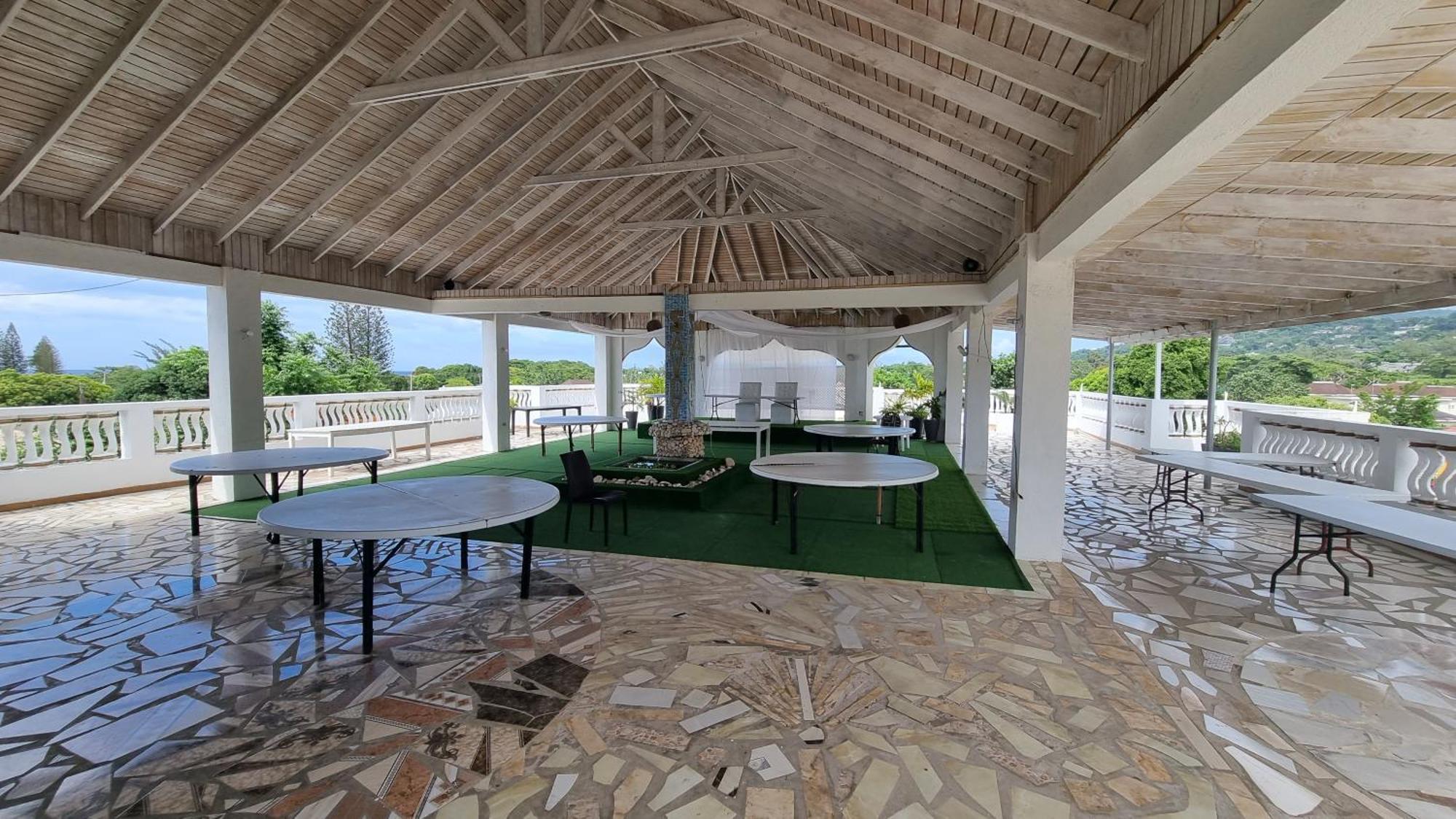 Little Savoy Guest House New Runaway Bay Exterior photo