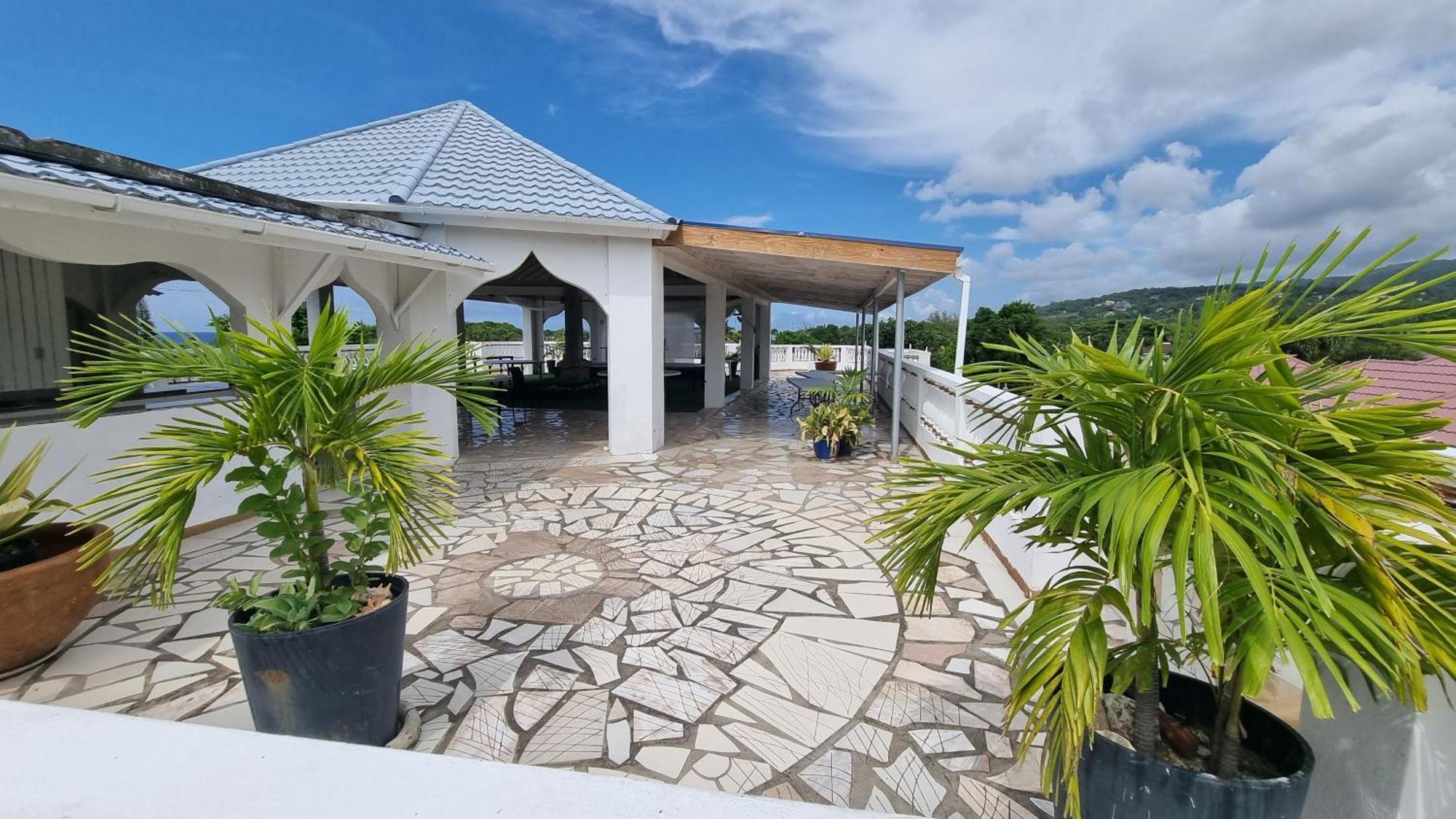 Little Savoy Guest House New Runaway Bay Exterior photo